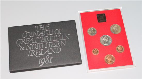 The Coinage of Great Britain and Northern Ireland, 29 cased sets, 3 UK Uncirculated Coin sets & 2 replica sets (34)